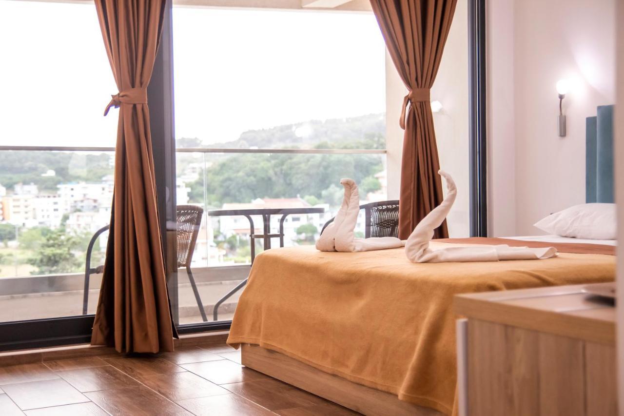 Lajka Luxury Hotel 4*